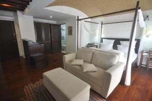 El Vino Hotel & Suites