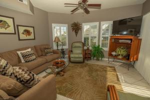 One-Bedroom Apartment room in Sandpiper Cove 9136 condo