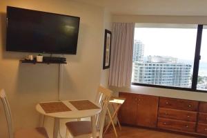 Waikiki Marina Studio, Ocean view, Free Parking & Wifi