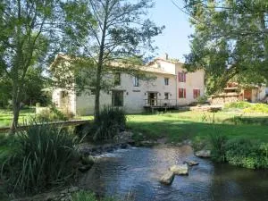 Le Moulin de Charzay, éco-gîte familial en Deux-Sèvres, Nouvelle Aquitaine - Les Fosses