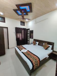 Hotel RUJHAN - Just 2 Minute walking Distance From Golden Temple