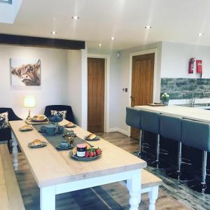 Hen Houses with Hot Tubs - Big Drift and Fairchilds Barn