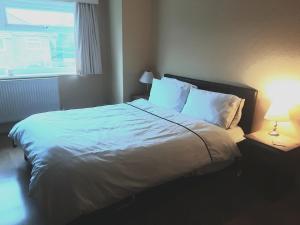 House - Sleeps 3 - Parking - Garden - Pet Friendly