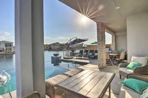 Lavish Lakefront Villa - Music, Art, and Food! - Coachella