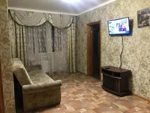 Shevchenka Guest House от 600гр 1-2-3к квартири 096-55-48-111 біля Академії - 萨塔尼夫