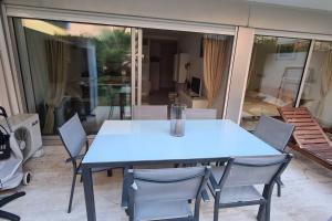 Appartements Le Lodge, T2 classe 3 etoiles avec jardin, parking, piscine & mer a 2 pas : photos des chambres