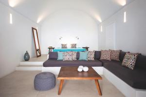 Pool Suite with Caldera View