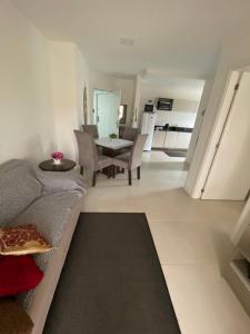 Ingleses Apart 80 metros Mar