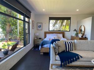Serenity by the Lake - Romantic Waterfront Couples Getaway