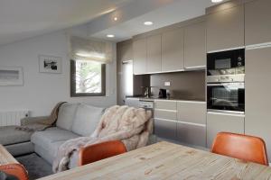 Irissa by FeelFree Rentals