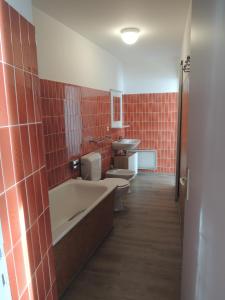 Hotels Hotel Bellevue : Appartement 1 Chambre avec Balcon