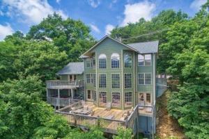 Chalet room in Bears on Skis A Smoky Mountain Lodge