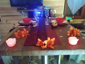 Chalet chaleureux à Louâtre avec piscine partagée