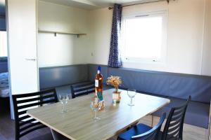 Lodges Camping Les Bois Flottes : photos des chambres