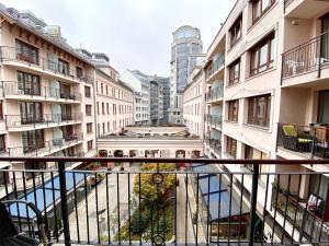 Vinyl Gozsdu Apartments