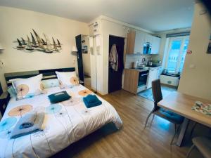 Appartements STUDIO CANCALE - PORT DE LA HOULE - classe 2 etoiles : photos des chambres