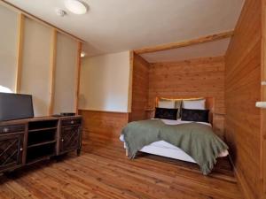 Hotels Auberge du Bachelard : Chambre Double avec Salle de Bains Privative