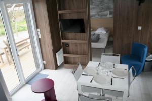 Lodges Camping Les Bois Flottes : Mobile Home