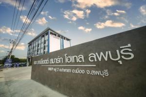 The charlotte smart hotel lopburi