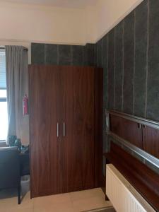 Upstairs Studio - Private kitchenette and Small en-suite