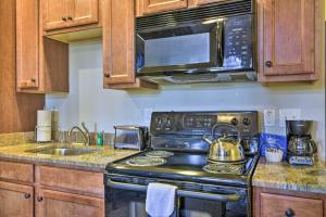 Resort-Style Condo on Golf Course with Pool Access