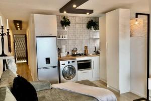 Modern 1 Bedroom Apt & Sauna Flowerbox Triton Heights