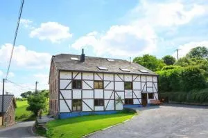 Spacious old farmhouse with top-of-the valley view - Saint-Jacques