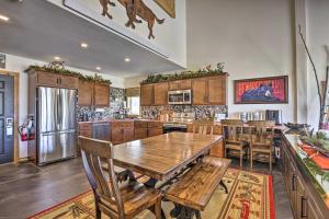 Condo with Private Hot Tub Half-Mi to Granby Ranch!