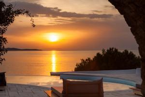 The Magnificent Villa Sunset by Divine Property SA Myconos Greece