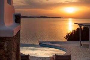 The Magnificent Villa Sunset by Divine Property SA Myconos Greece