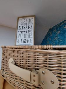 Studio Near Lyme Regis, Dog Friendly, Self Catering, Small Garden, Free Private Parking"