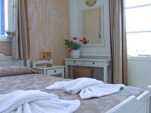 Double or Twin Room with Sea View