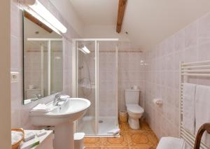 B&B / Chambres d'hotes Gite du Clos Champagnac : Appartement avec Douche