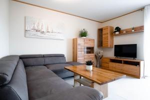 Beachfront Reiterer Villa V2 with Seaview 30 meters from the Beach - CROWONDER LUXURY RENT