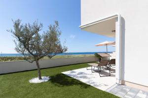 Beachfront Reiterer Villa V3 with Jacuzzi 30 meters from the Beach - CROWONDER LUXURY RENT