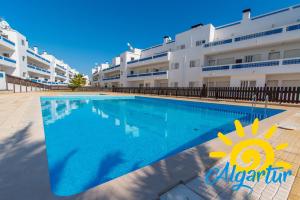 Santa Luzia Residence by Algartur - 5 mins Downtown - AC - Pool - Wi-Fi - Smart TV