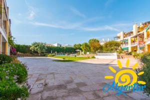 Santa Luzia Mar 2BDR Apartment w Pool & Patio