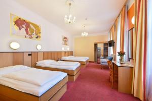 Triple Room room in Garten- und Kunsthotel Gabriel City