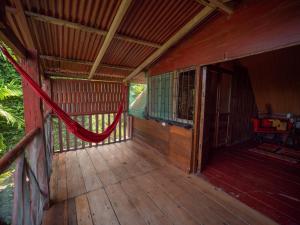 2 bedroom house with bayview, 3 blocks from beach and center of SJ