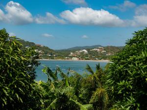 2 bedroom house with bayview, 3 blocks from beach and center of SJ