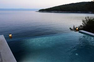 Spectacular Beachfront Brac Villa 6 Bedrooms Villa Selca Violet