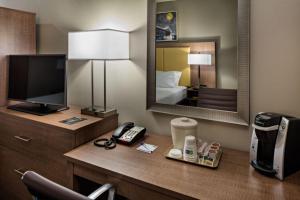 King Room – Non-Smoking room in Holiday Inn Express Brooklyn an IHG Hotel