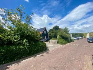 Uniek huis onderaan de duinen -veel privacy- eigen parkeerplaats - Domburg