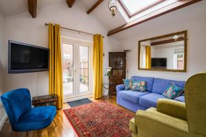 Mirrored Reflections