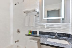 Deluxe Queen Room room in Casa Blanca Hotel Brooklyn