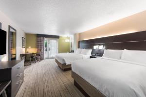 Standard Queen Room with Two Queen Beds and Pool View room in Holiday Inn Express - Columbus Downtown an IHG Hotel