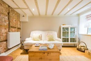 Oast Barn Cottage by Bloom Stays