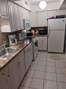 Unwind on Your Fantasy Hawaiian Vacation- 1BD1BA Condo in Kailua-Kona, Hawaii