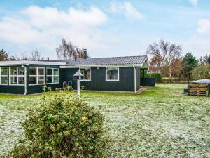 7 person holiday home in Ulfborg-By Traum