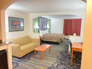 King Studio Suite - Non-Smoking room in Super 8 by Wyndham Fort Worth South